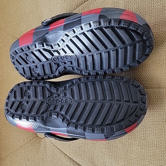 Sherpa Fleece Lined Crocs Grey/Red Plaid Youth 13 - Picture 6 of 7